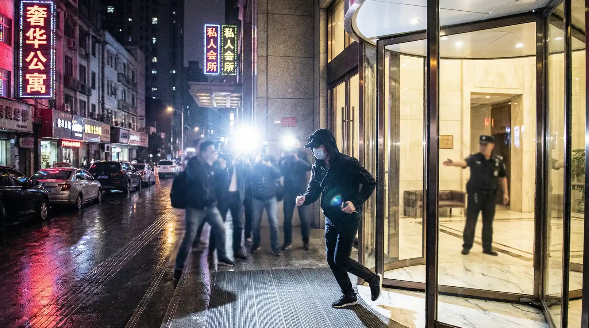 51吃瓜 - 公寓楼下记者围堵