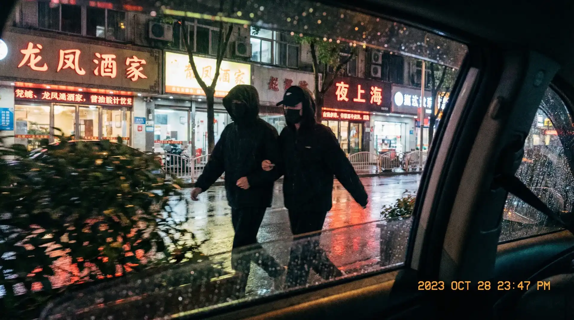 51吃瓜 - 顶流明星深夜密会现场抓拍照片